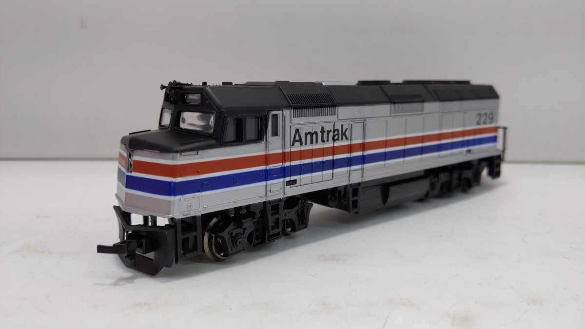 Life Like 8241 HO Amtrak EMD F40PH Powered Diesel Locomotive #229