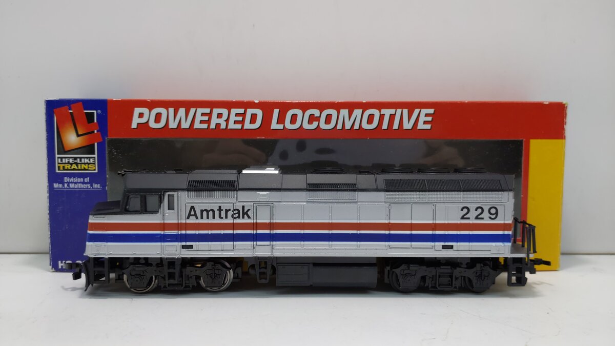 Life Like 8241 HO Amtrak EMD F40PH Powered Diesel Locomotive #229