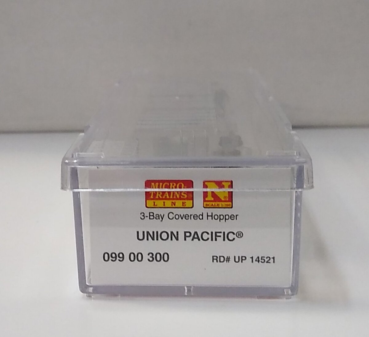 Micro-Trains 09900300 N Union Pacific 3-Bay Covered Hopper #14521