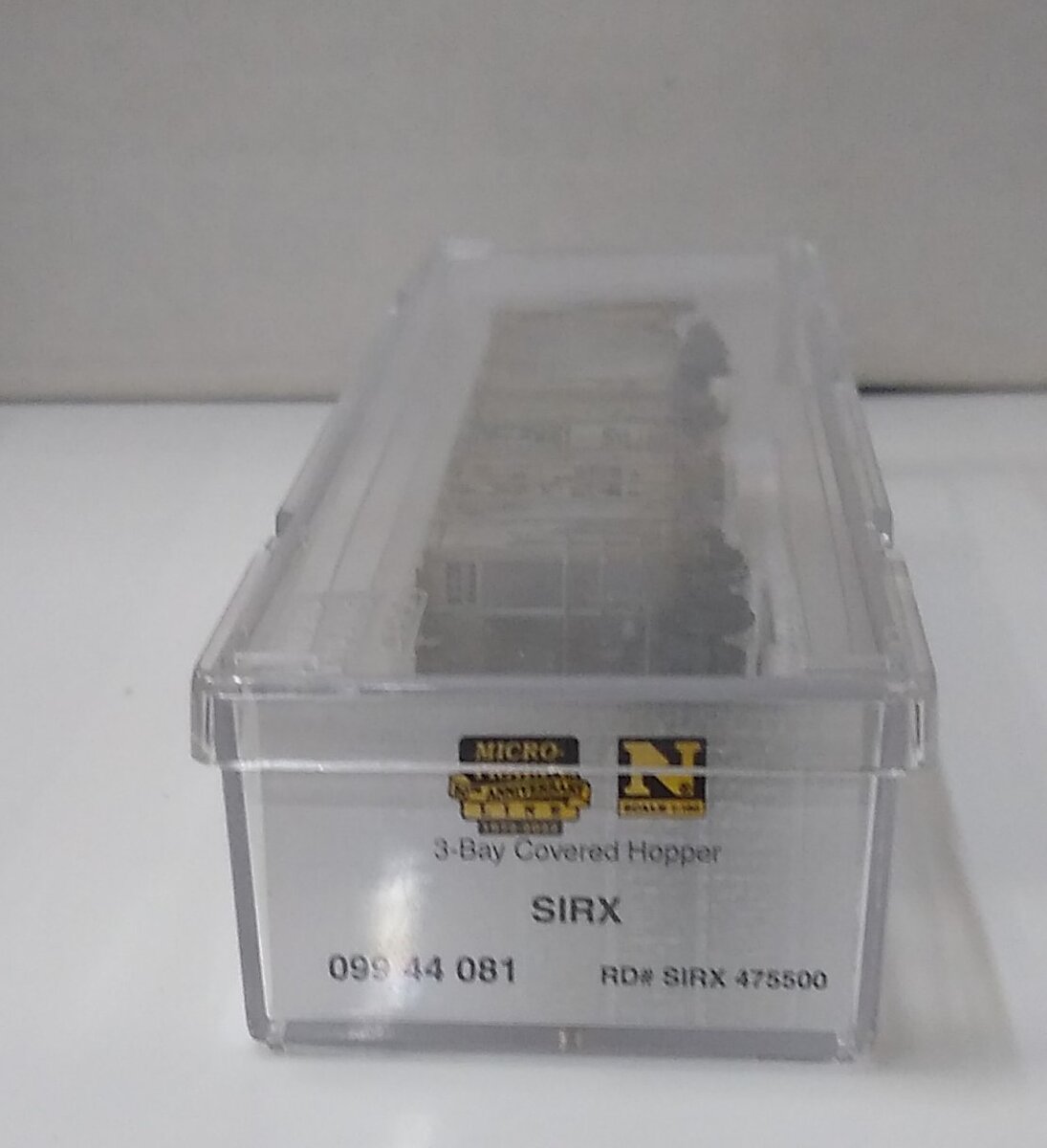 Micro-Trains 09944081 N SIRX Weathered 3-Bay Covered Hopper #475500