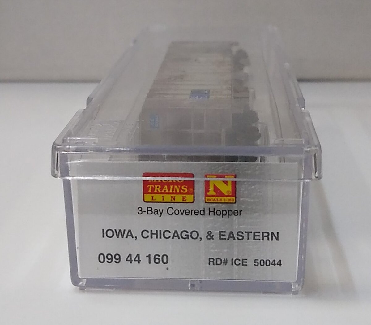 Micro-Trains 09944160 N Iowa Chicago and Eastern 3-Bay Covered Hopper #50044