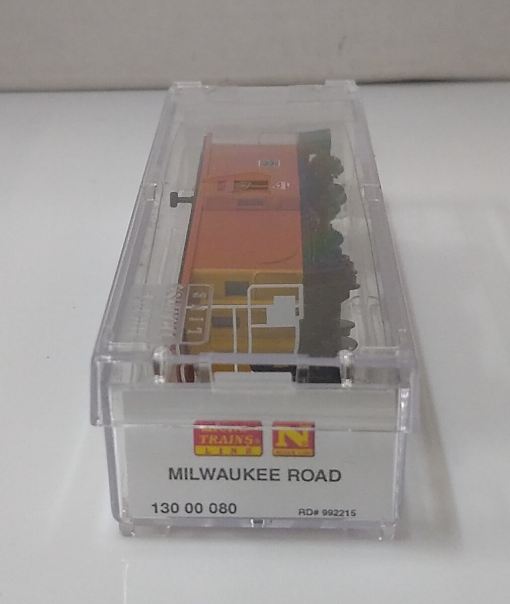 Micro-Trains 13000080 N Milwaukee Road 31' Bay Window Steel Caboose #992215