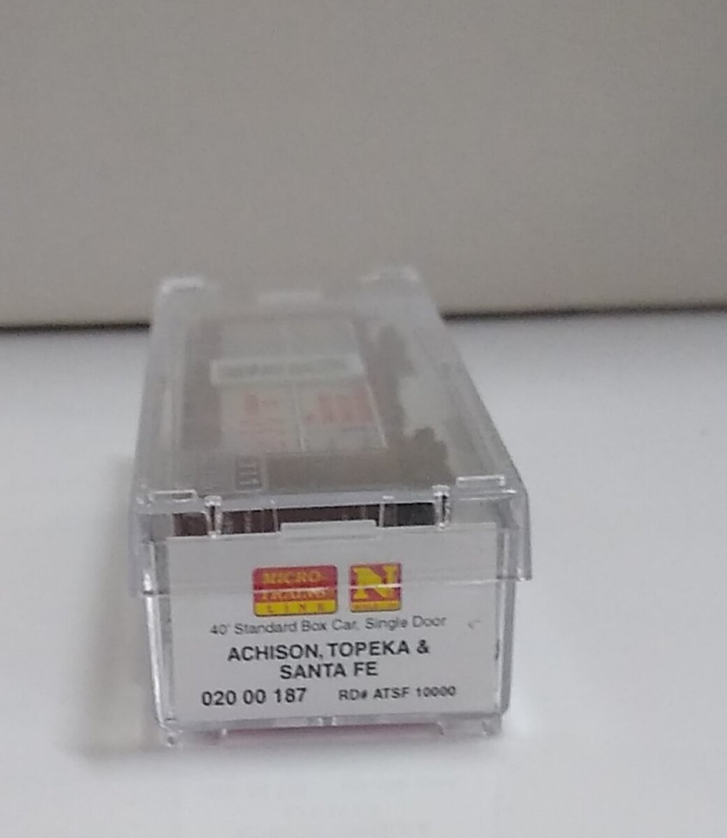 Micro-Trains 02000187 N ATSF Impact 40' Standard Single Door Boxcar #10000