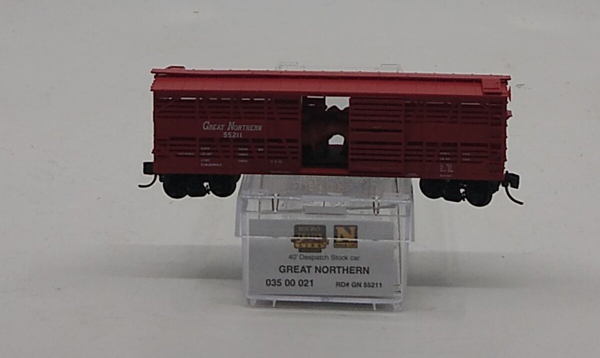 Micro-Trains 03500021 N Scale Great Northern 40' Despatch Stock Car #55211