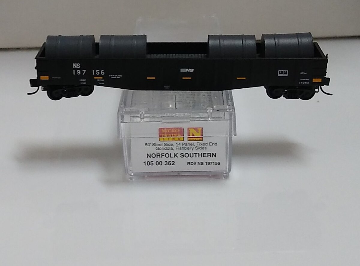 Micro-Trains 10500362 N NS 50' Steel 14 Panel Fix End Gondola with Load #197156