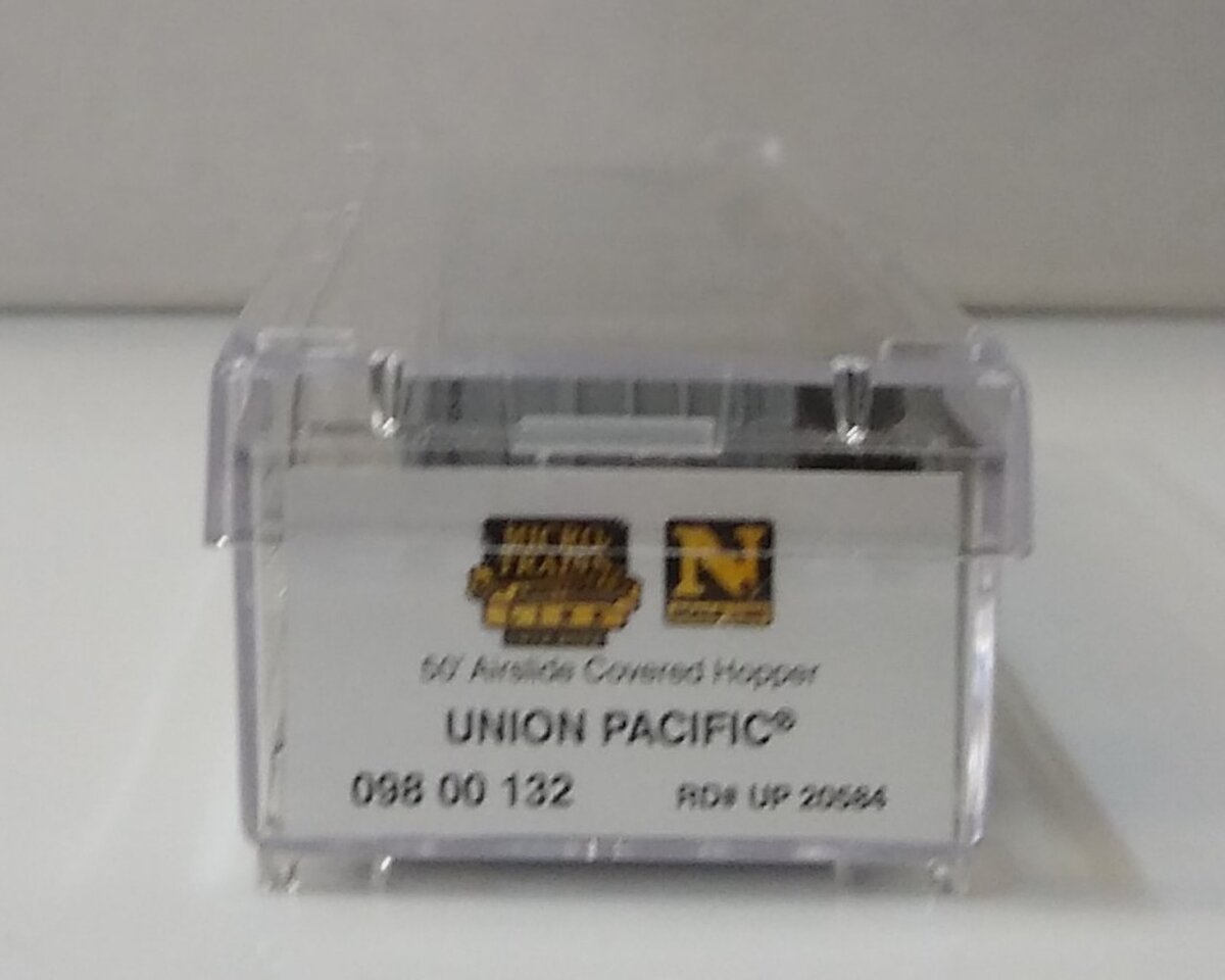 Micro-Trains 09800132 N Union Pacific 4180 Cu.Ft. Airslide Hopper #20584