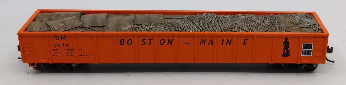 Athearn 96952 HO Scale Boston & Maine 52' Mill Gondola #9074 w/Scrap Load