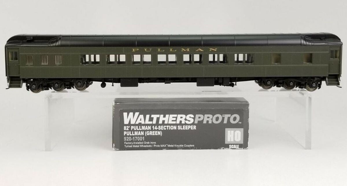 Walthers 920-17001 HO Pullman 82' Pullman Heavyweight 14-Section Sleeper - Green
