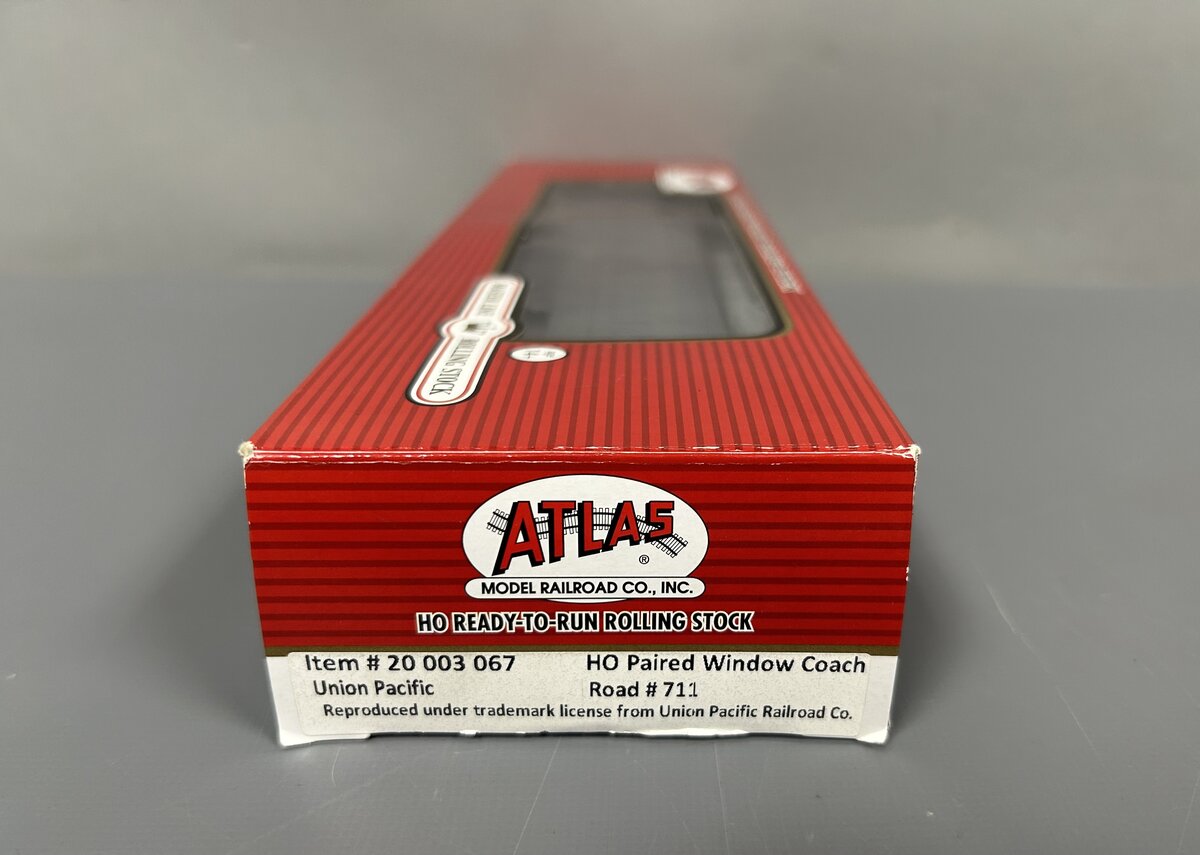 Atlas 20003067 HO Union Pacific Heavyweight Paired-Window Coach Car #711
