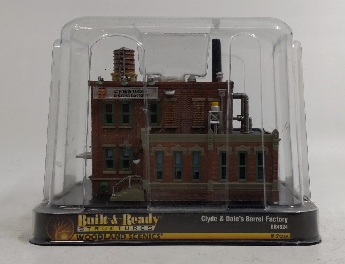 Woodland Scenics BR4924 N Built-&-Ready Clyde & Dale's Barrel Factory Building