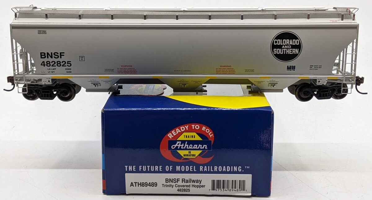 Athearn 89489 HO Scale BNSF Trinity 3-Bay Covered Hopper Car #482825