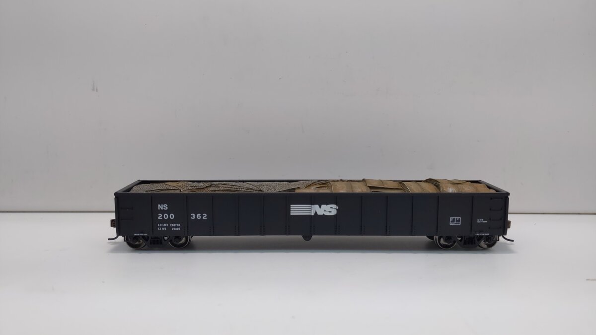 Athearn 96958 HO Norfolk & Southern 52' Mill Gondola w/Scrap Load #200362 - RTR