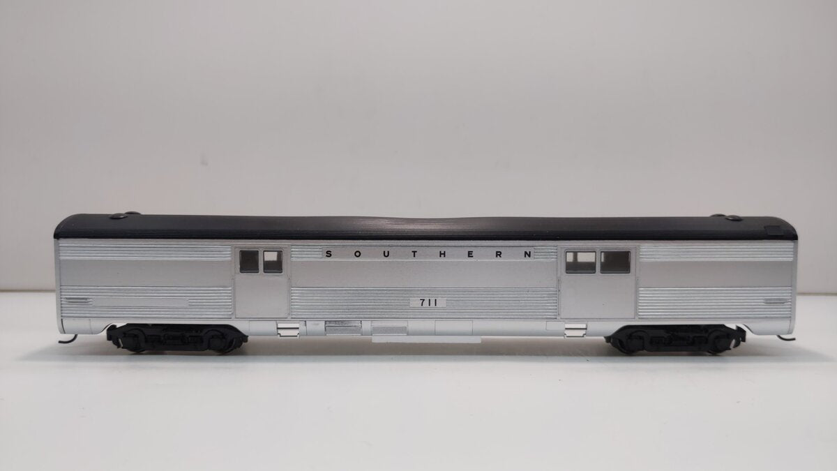 Athearn 79051 HO Scale Southern Streamline Baggage Car #711
