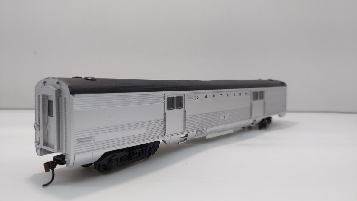 Athearn 79051 HO Scale Southern Streamline Baggage Car #711