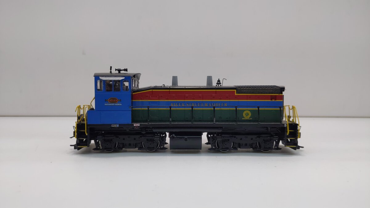 Athearn 95842 HO Southern "River Street Rambler" SW1500 Diesel Switcher #1733