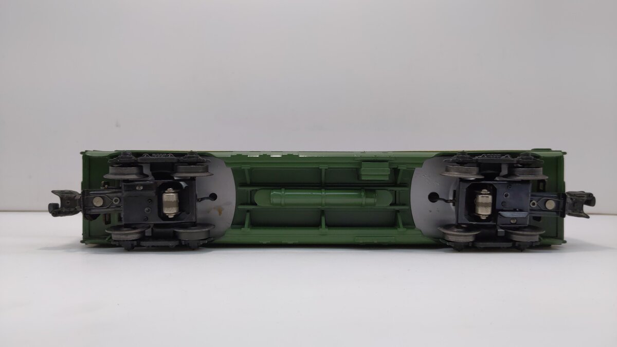 Lionel 2400 Vintage O Lionel Lines Green/Gray Maplewood Lighted Pullman Car