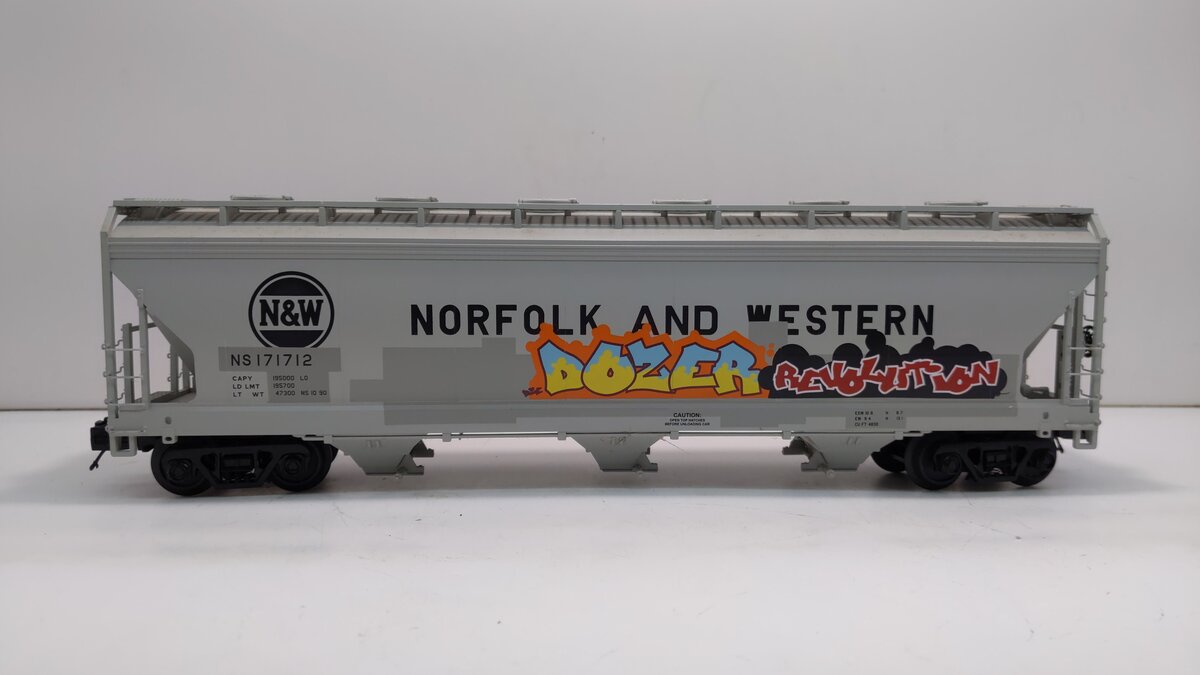 MTH 20-97698 Norfolk Southern 3-Bay Centerflow Hopper