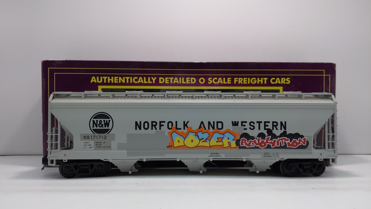 MTH 20-97698 Norfolk Southern 3-Bay Centerflow Hopper