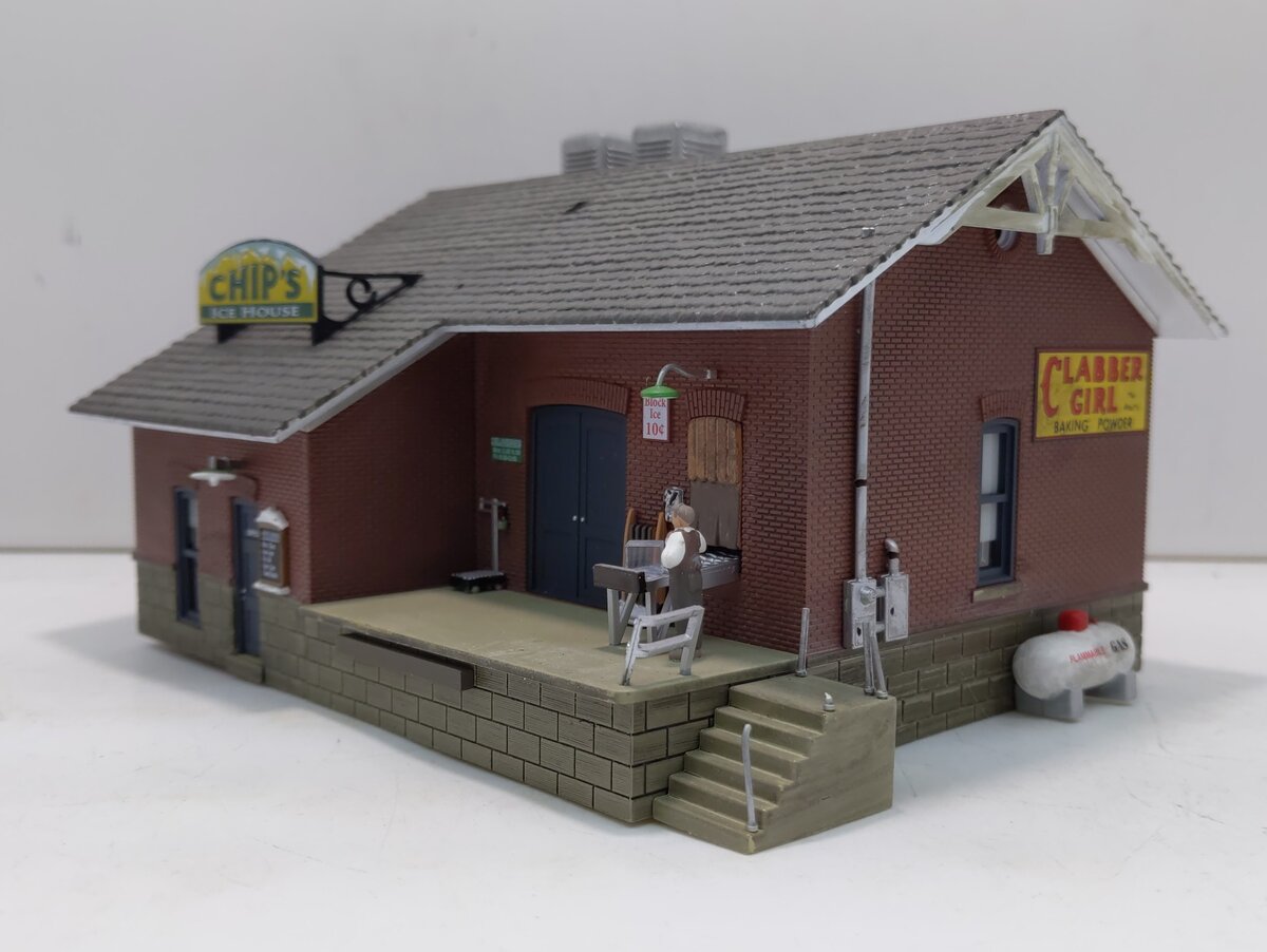 Woodland Scenics BR5028 HO Built-&-Ready Chip's Ice House Building