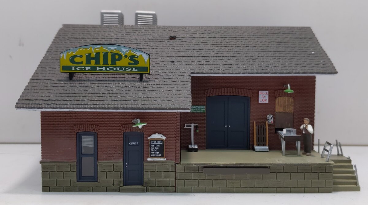 Woodland Scenics BR5028 HO Built-&-Ready Chip's Ice House Building