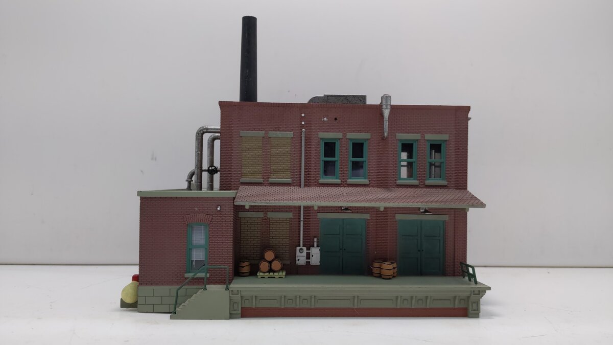 Woodland Scenics BR5026 HO Built-&-Ready Clyde & Dale's Barrel Factory Building