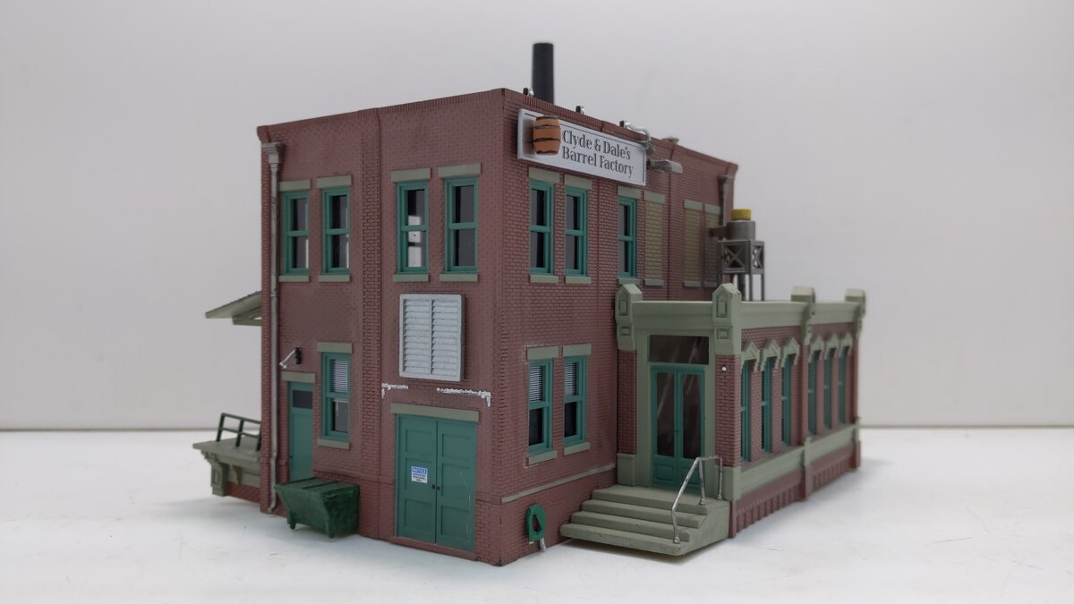 Woodland Scenics BR5026 HO Built-&-Ready Clyde & Dale's Barrel Factory Building