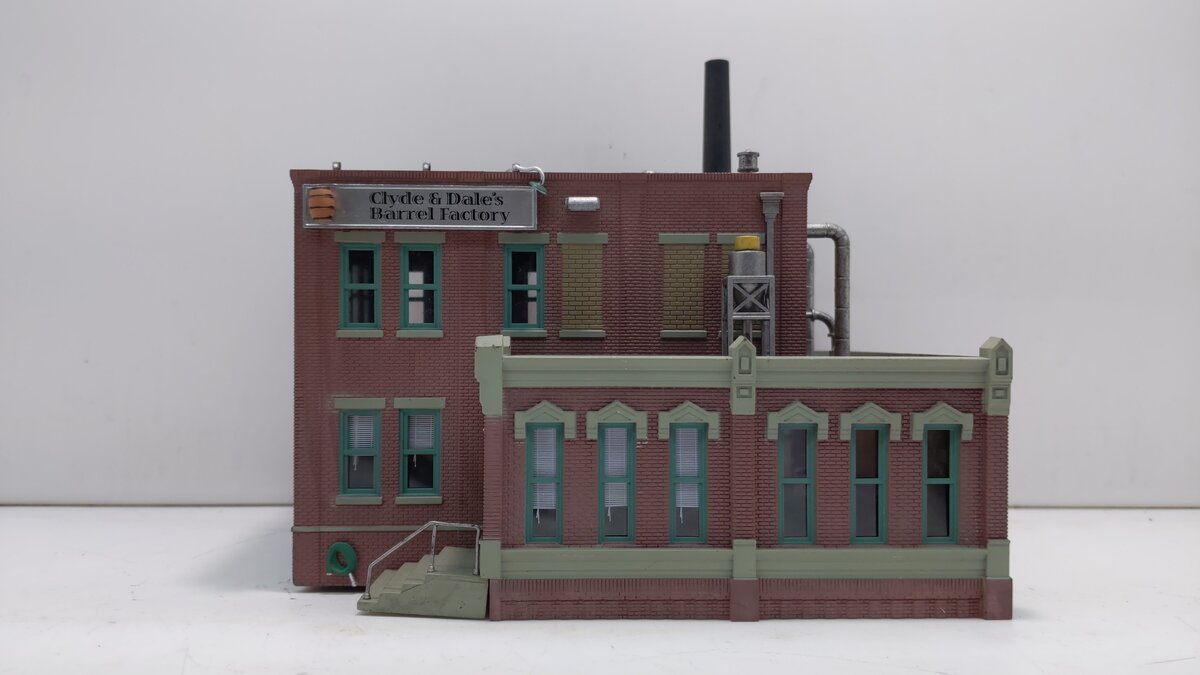 Woodland Scenics BR5026 HO Built-&-Ready Clyde & Dale's Barrel Factory Building