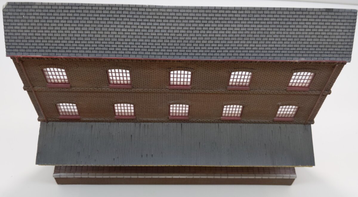 Bachmann 35051 N Assembled Three-Story Warehouse False-Front Resin Building