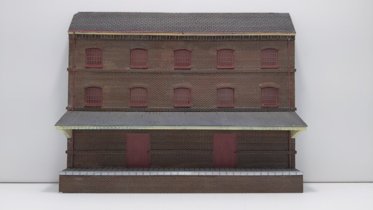 Bachmann 35051 N Assembled Three-Story Warehouse False-Front Resin Building