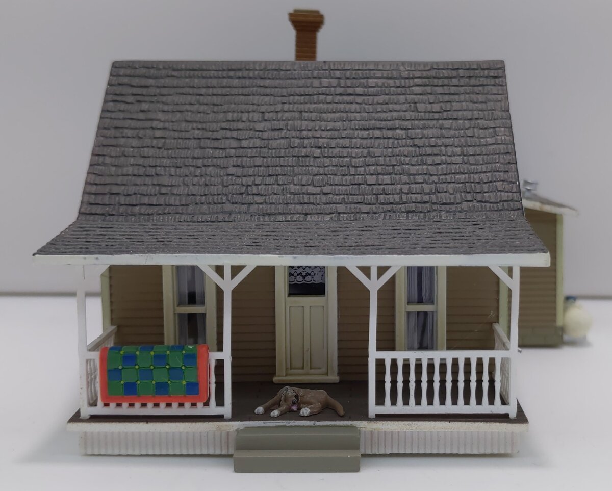 Woodland Scenics BR5027 HO Built-&-Ready Granny's House Landmark Structures