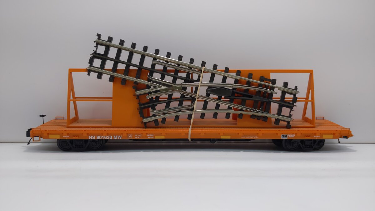 MTH 20-95139 O Norfolk Southern 60' Flat Car with ScaleTrax O-31 Switch