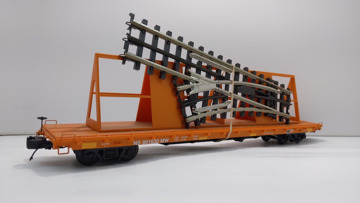 MTH 20-95139 O Norfolk Southern 60' Flat Car with ScaleTrax O-31 Switch