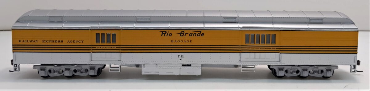 Athearn 7840 HO Scale Rio Grande Baggage Passenger Car #741