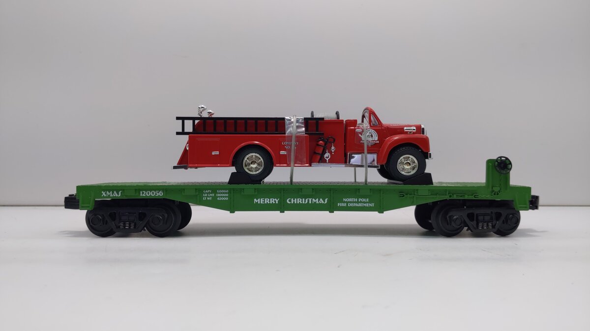 MTH 30-76212 O Gauge Christmas Flat Car with Fire Truck