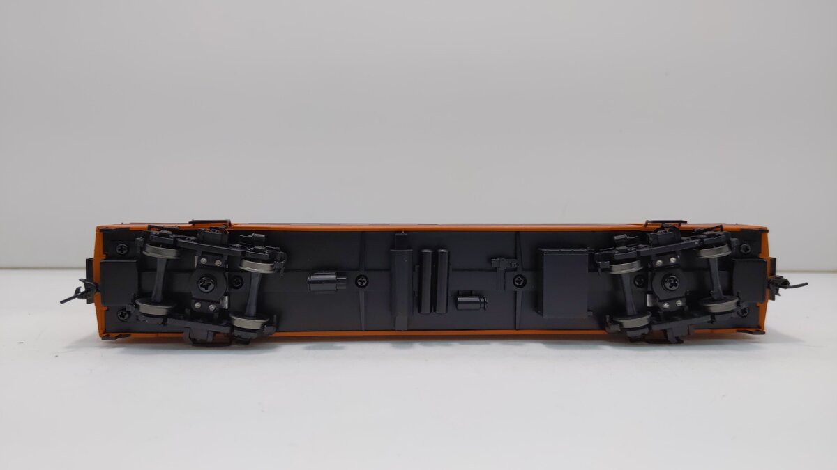 Walthers 932-9201 HO Scale Milwaukee Road 1955 Twin Cities Hiawatha RPO Car