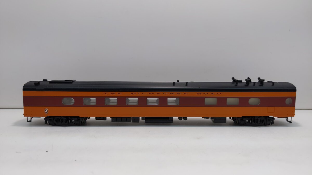 Walthers 932-9203 HO Scale Milwaukee Rd 1955 Twin Cities Hiawatha 48-Seat Diner