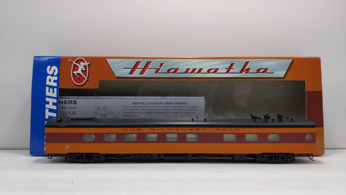Walthers 932-9203 HO Scale Milwaukee Rd 1955 Twin Cities Hiawatha 48-Seat Diner