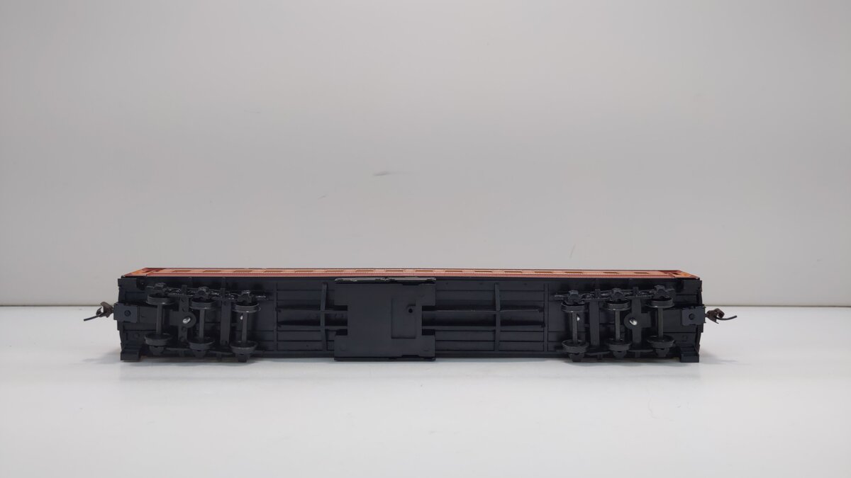 Athearn 7864 HO Scale Southern Pacific Daylight Standard Round Roof Coach Car