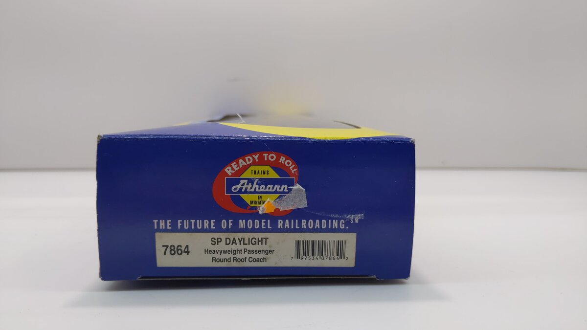 Athearn 7864 HO Scale Southern Pacific Daylight Standard Round Roof Coach Car