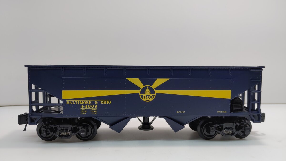Lionel 6-22147 O Gauge B&O Operating Hopper Car w/ Coal Loads #44669
