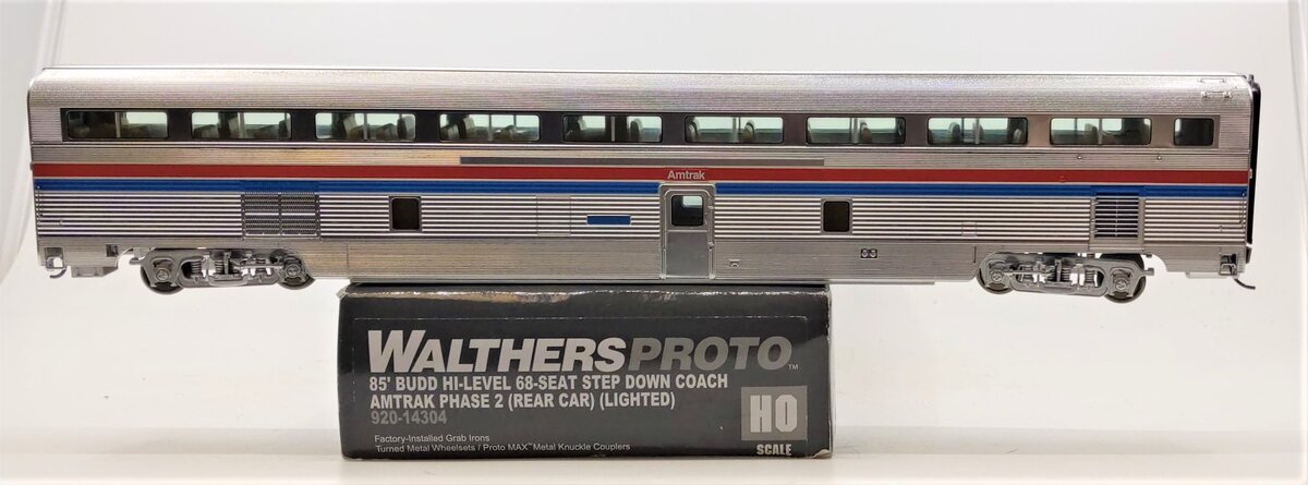 Walthers 920-14304 HO Amtrak 85' Budd Hi-Level 68-Seat Step-Down Coach Rear Car