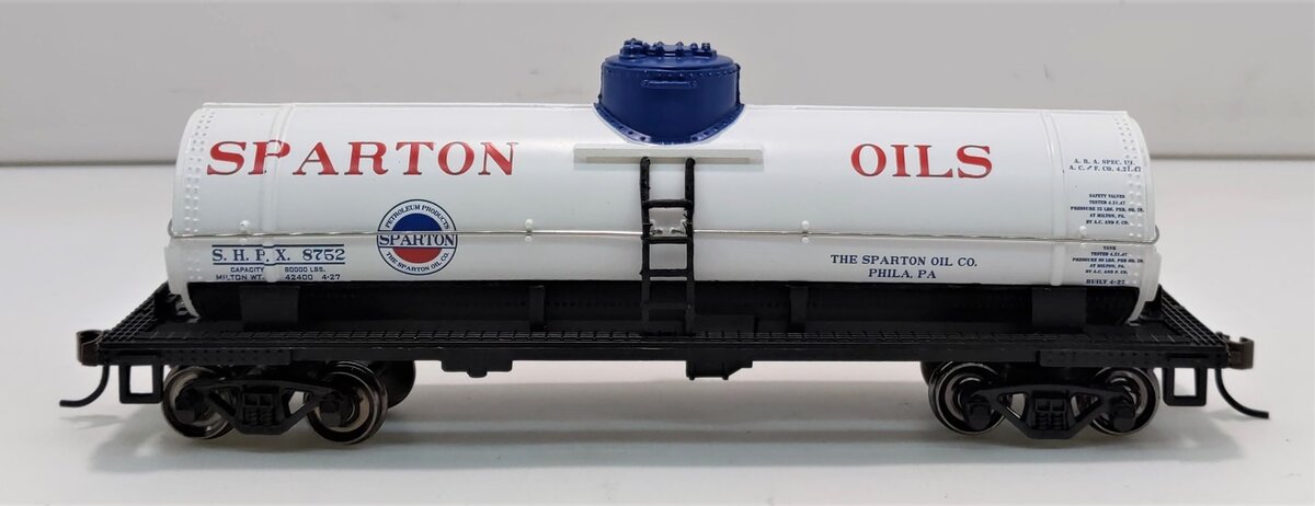 Bachmann 17848 HO Sparton Oil Company 40' Single-Dome Tank Car #8752