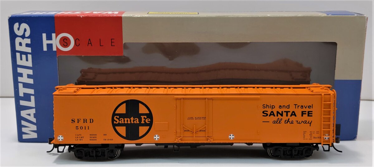 Walthers 932-6248 HO Scale Santa Fe 50' REA Express Reefer Freight Car #5011