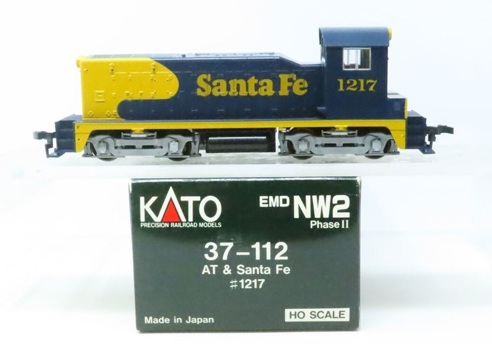 Kato 37-112 HO AT & Santa Fe EMD NW2 Phase II Diesel Locomotive #1217