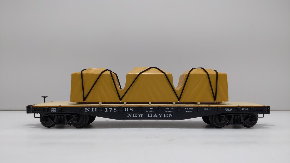 Lionel 6-27542 O Gauge New Haven 40‘ Flatcar with Covered Load #17808