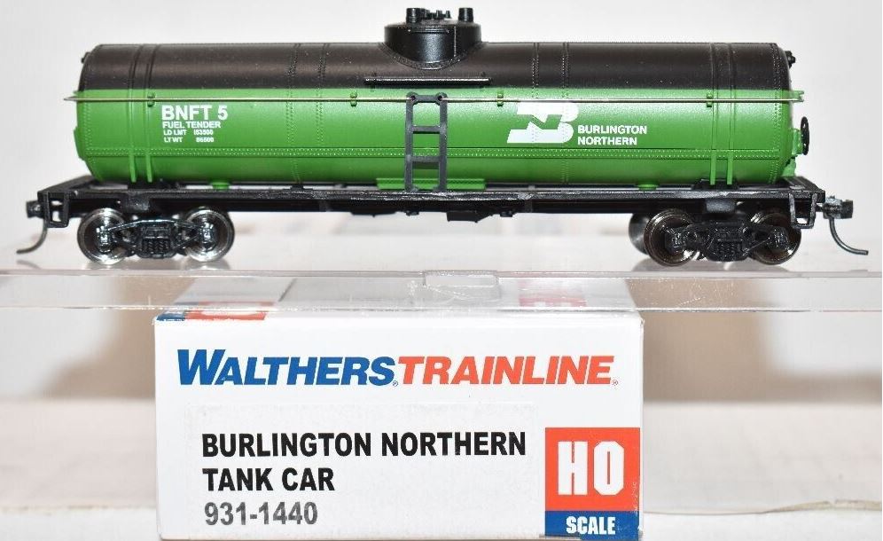 Walthers 931-1440 HO Burlington Northern Tank Car #5 - Ready To Run