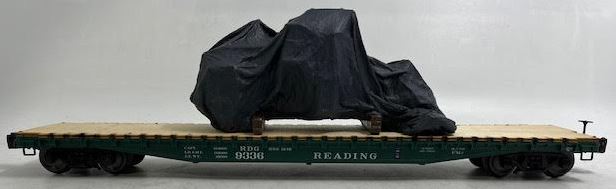 Lionel 6-82705 O Gauge Reading PS-4 Flatcar #7336 with Stakes & Tarped Load