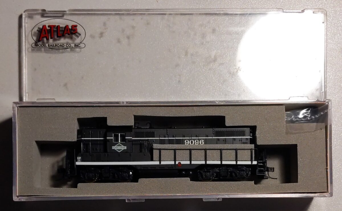 Atlas 48335 N Scale Illinois Central GP9 Diesel Locomotive