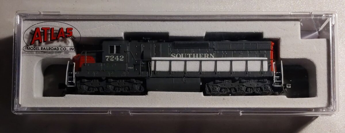 Atlas 40002876 N Southern Pacific SD-24 Diesel Locomotive #7242 with DCC
