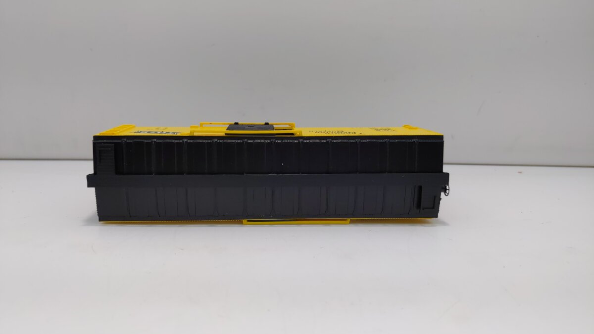 Bachmann 17043 HO Toronto Hamilton & Buffalo 40' Steel Boxcar